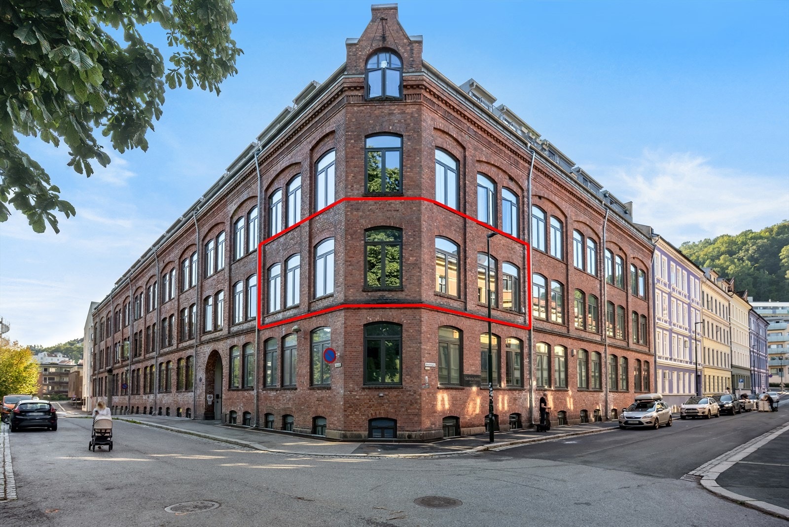 Meget god intern beliggenhet i borettslaget med flotte nye vinduer fra 2021 i regi av borettslag Galleribilde