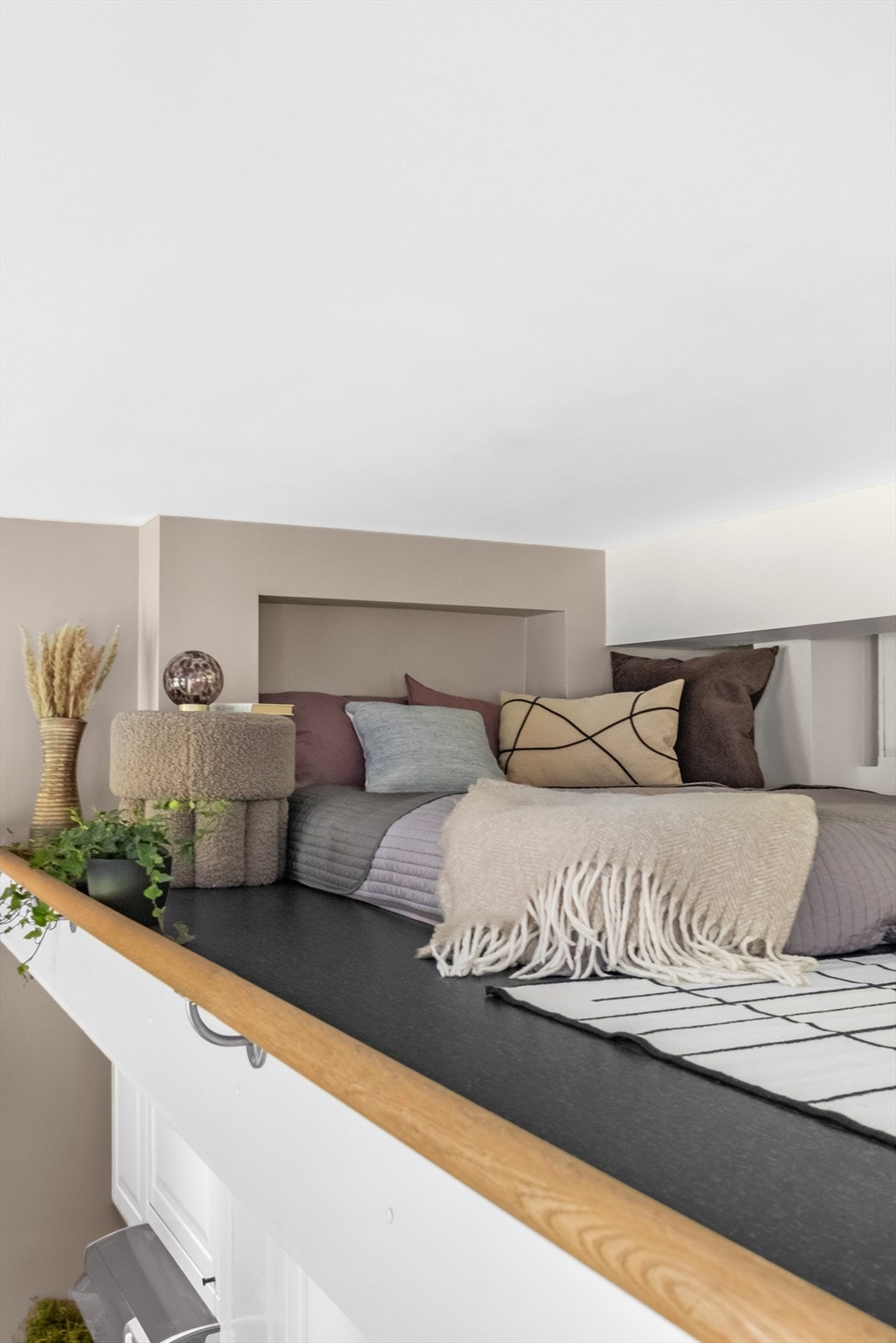 Hemsen er på 12,37kvm i gulvareal og oppleves som lys og trivelig. Galleribilde