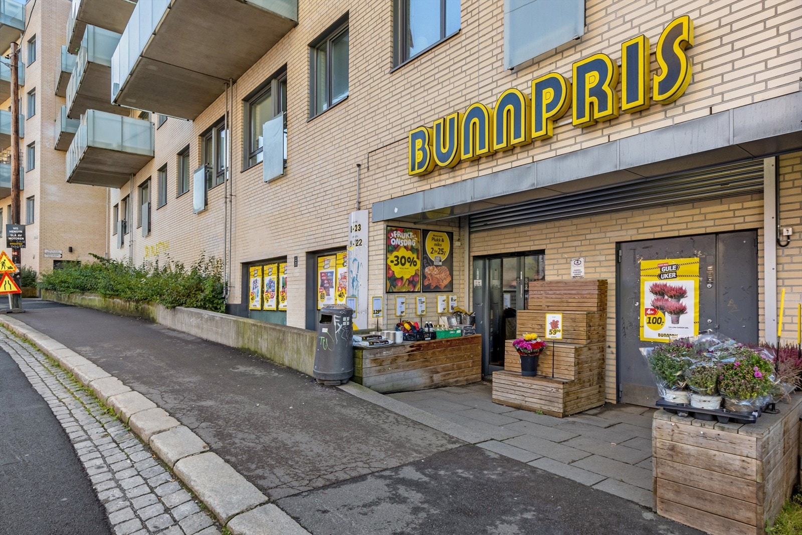 Kun en kort spasertur til Bunnpris fra leiligheten. Galleribilde