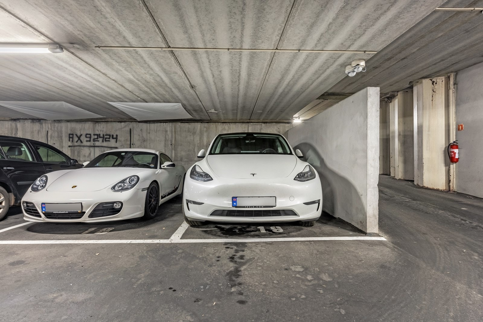 Medfølgende leiligheten er det en garasjeplass i garasjeanlegget. Galleribilde