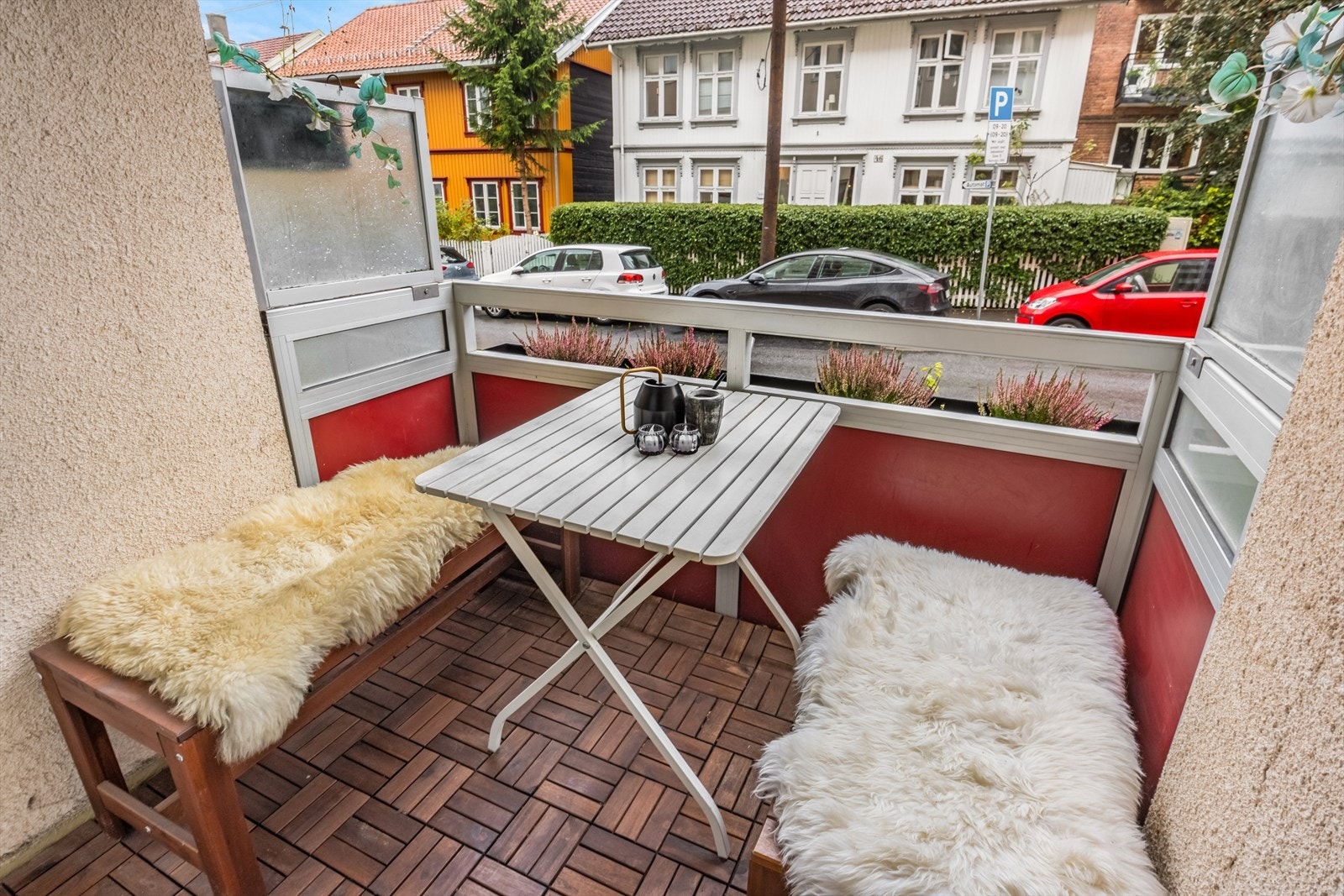 Her er det plass til ønskelig utemøblement, som en liten sofa med tilhørende bord. Galleribilde