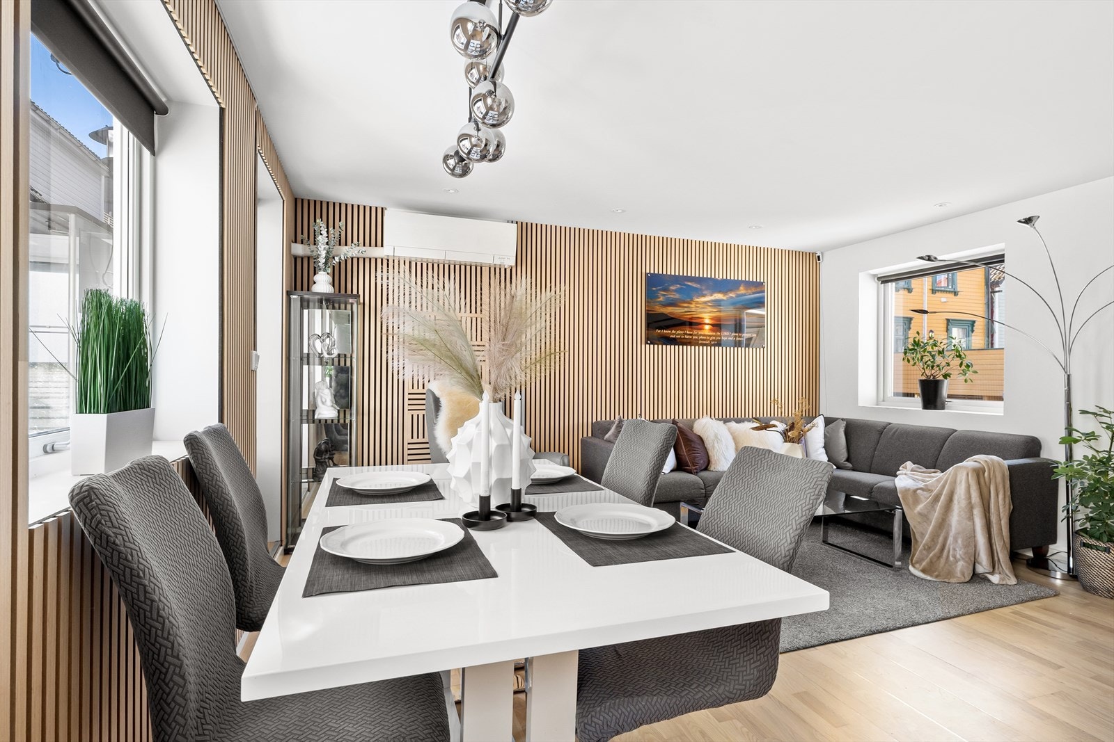 Her er det rikelig med plass til både avslapning og sosiale sammenkomster. Galleribilde