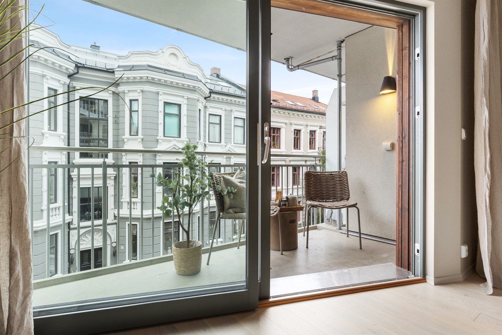 Utgang til balkong fra stue/spisestue Galleribilde