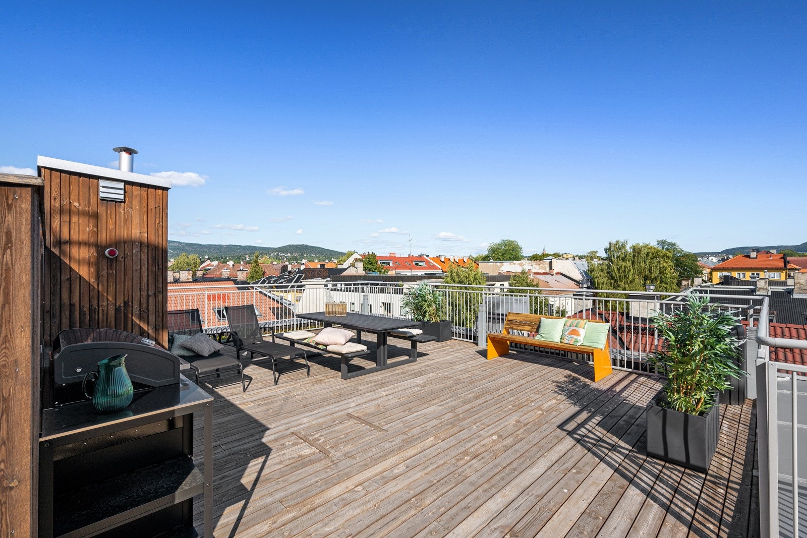 Felles takterrasse i 6. etasje med utegrill og nydelig utsikt Galleribilde