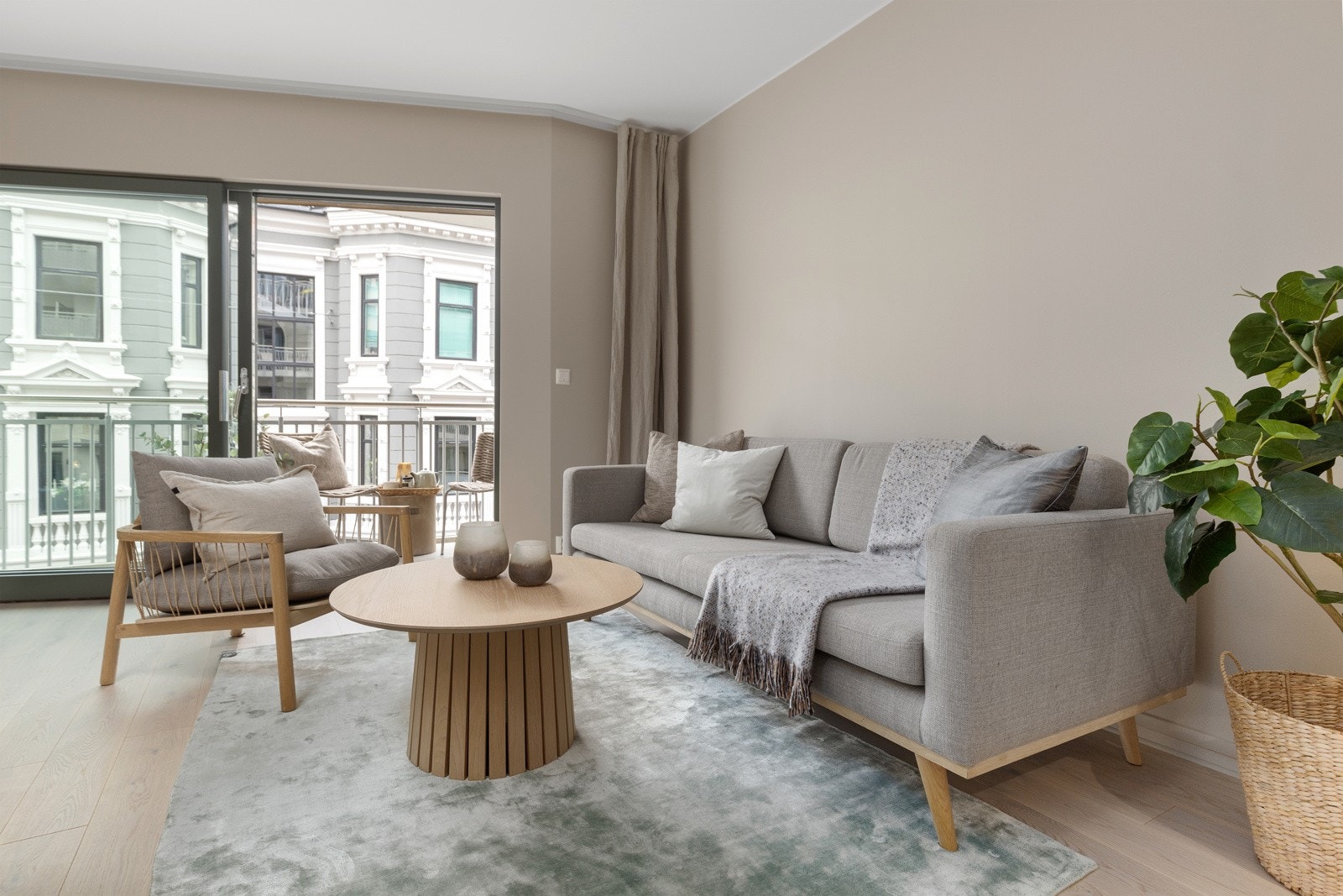 Leiligheten er nylig modernisert med ny parkett på stue/kjøkken samt malte overflater Galleribilde