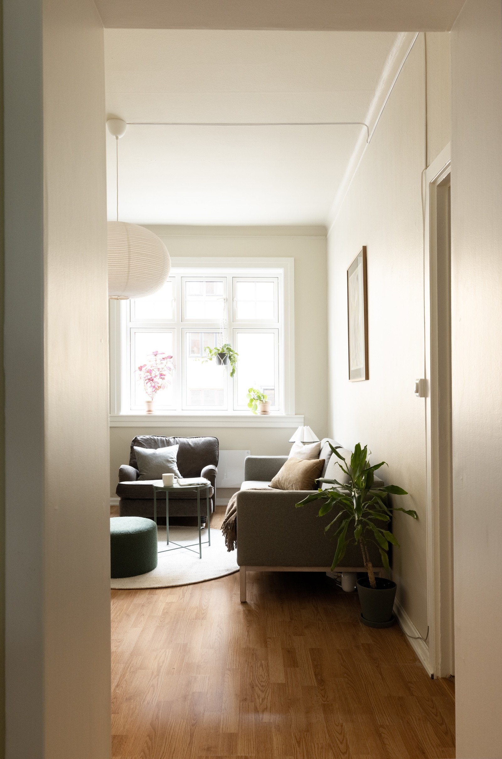 Det er kort vei fra stuen til kjøkkenet. Galleribilde