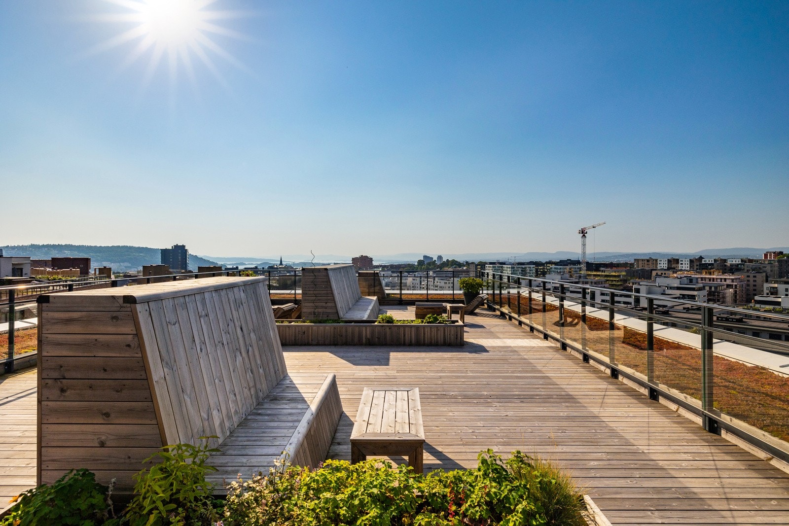 Felles takterrasse med sol hele dagen og utsikt over hele byen! Galleribilde