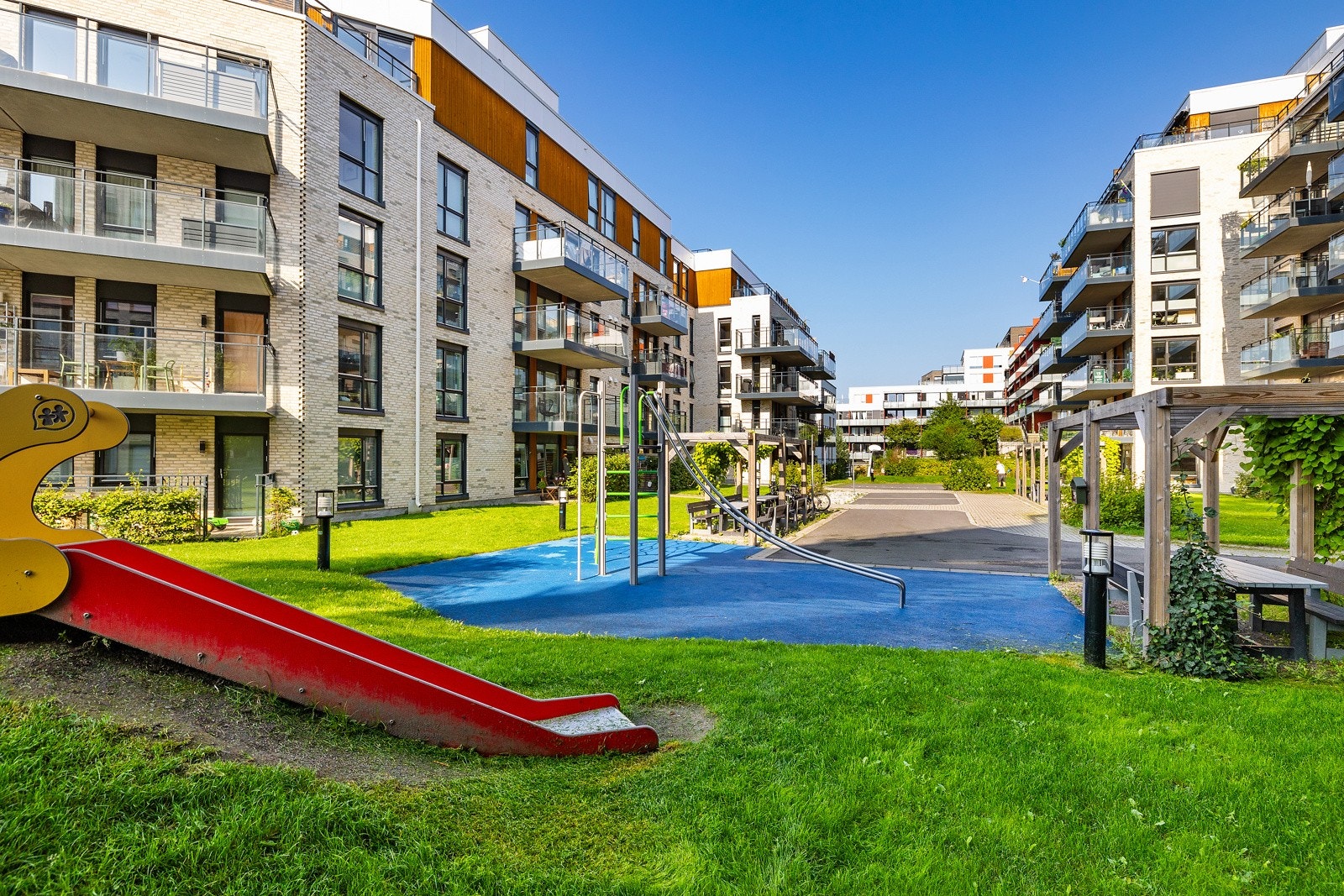 Leiligheten har en sentral beliggenhet på Ensjø som er en moderne bydel under utvikling. Her bor du med kort avstand til alle byfasiliteter og et godt kollektivtilbud. Galleribilde