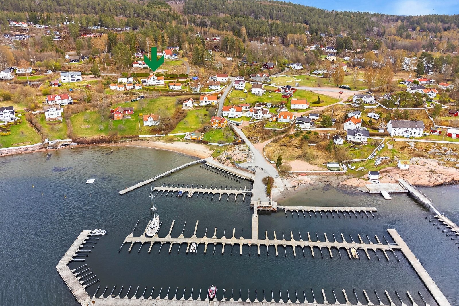 Bruksrett til leierett enten til hovedbrygga med strøm og vann (bildet) eller nordbrygga, neste bilde Galleribilde