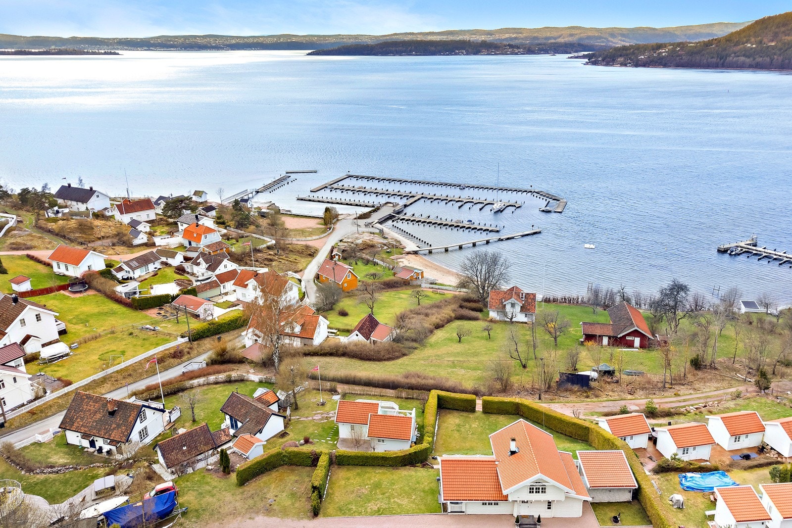Fritidseiendom med stor usjenert tomt med fantastisk utsikt Galleribilde