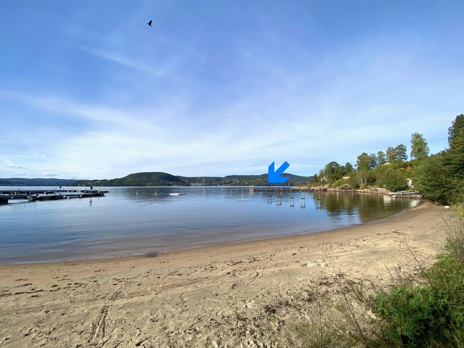 Nordbrygga med strøm og vann like bortenfor sandstranda Galleribilde