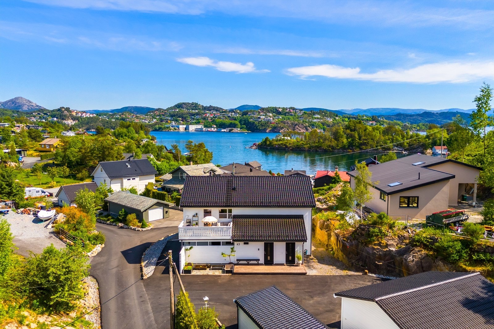 Velkommen til Fløsteinspollen 43 - Presentert av Eiendomsmegler Vest v/ Thomas Moldestad Olsen. Galleribilde