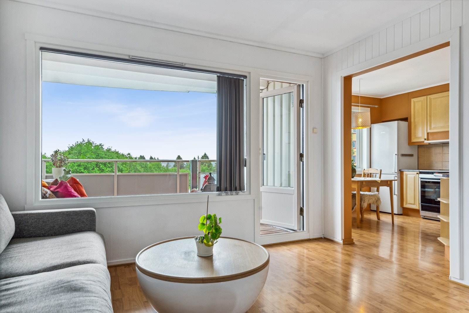 Leiligheten ligger usjenert til og har gode utsiktsforhold. Galleribilde