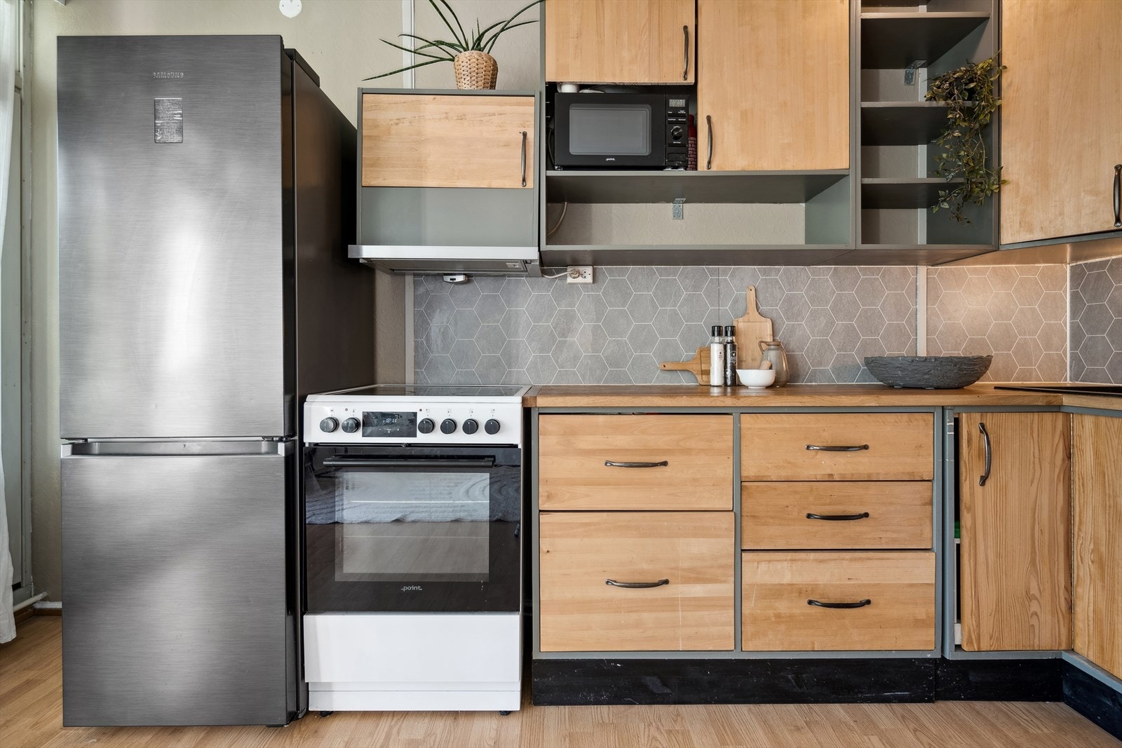 Flott kjøkken fra 2018 med glatte fronter. Galleribilde