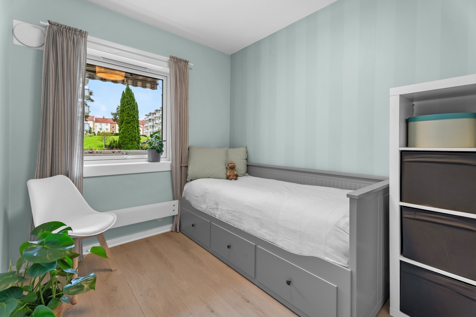 Soverom 2. Godt soverom som passer perfekt som barne-/ungdomsrom. Galleribilde