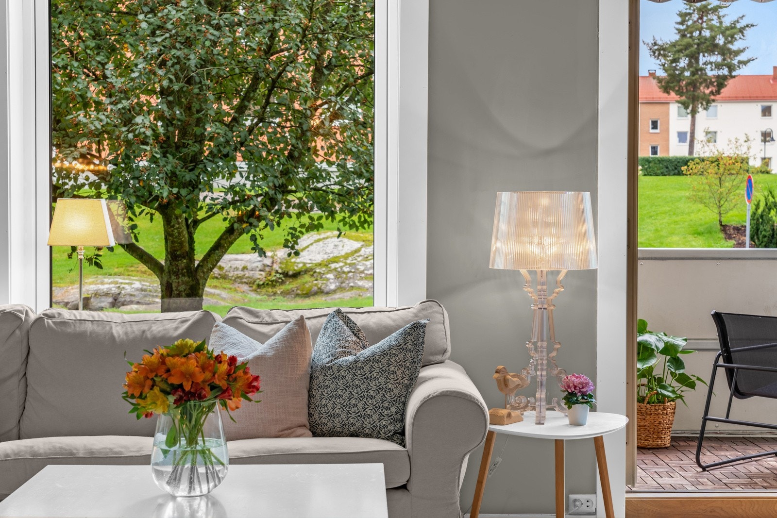 Vinduene og balkongdørene er nye fra 2020. Vinduet på badet ble byttet i forbindelse med våtromsrehabiliteringen i 2015. Galleribilde