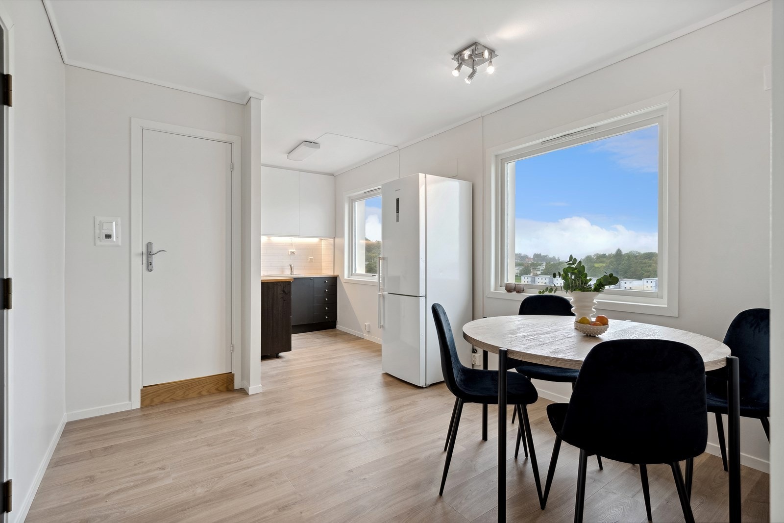 Lys og pen leilighet. ligger i 7.etg. Heis i bygget. Galleribilde
