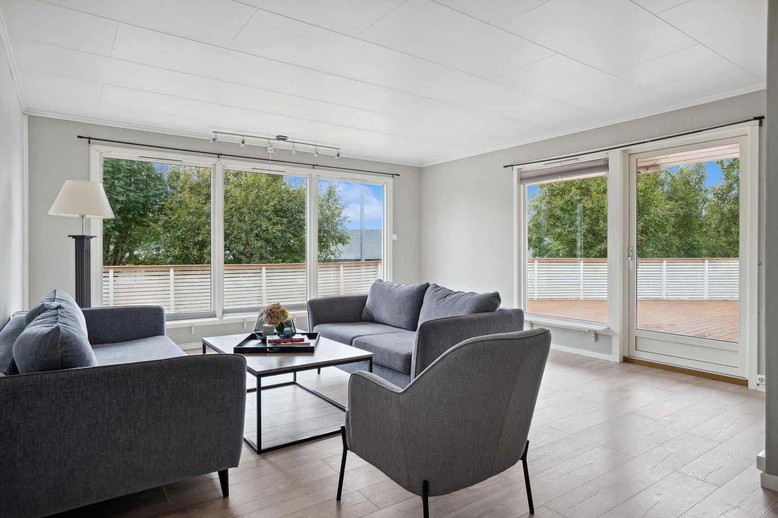 Fra stuen har du også utgang til meget romslig veranda. Galleribilde