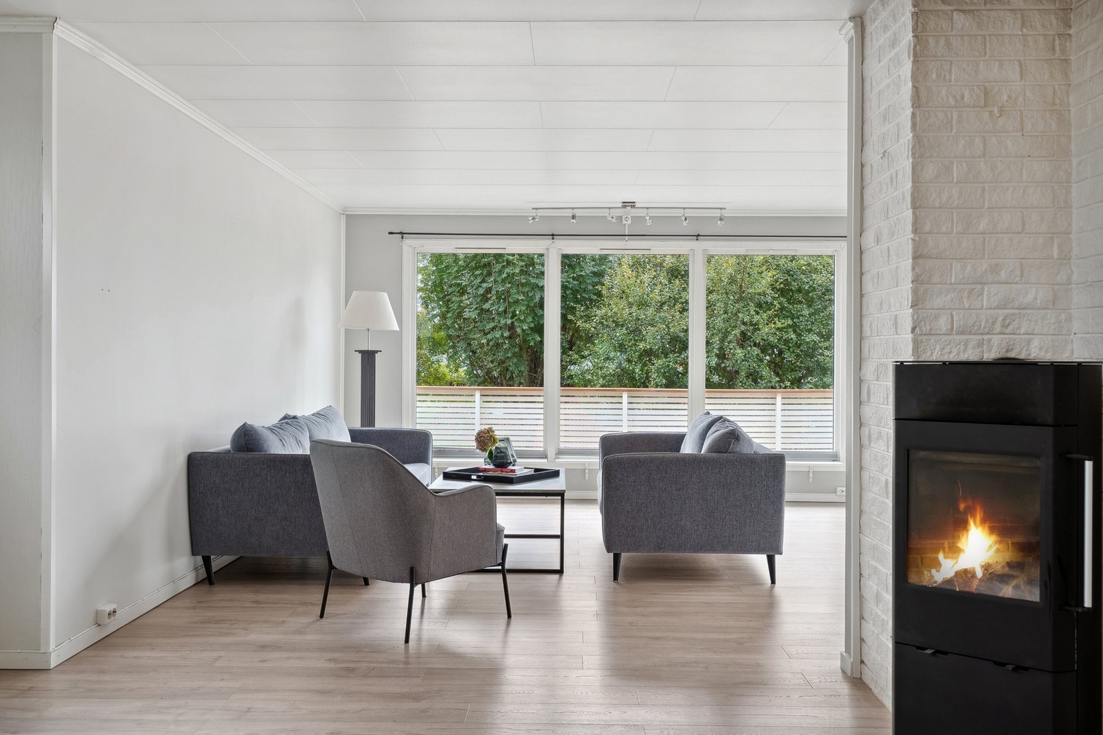 Trivelig enebolig sentralt på fastlandet, like ved Tromstun skole og Tromsdalen VGS. Galleribilde