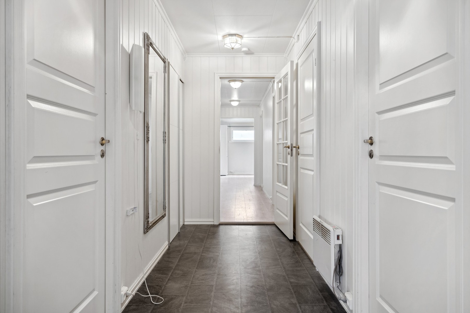 Boligen har effektiv planløsning med alt på et plan. Galleribilde