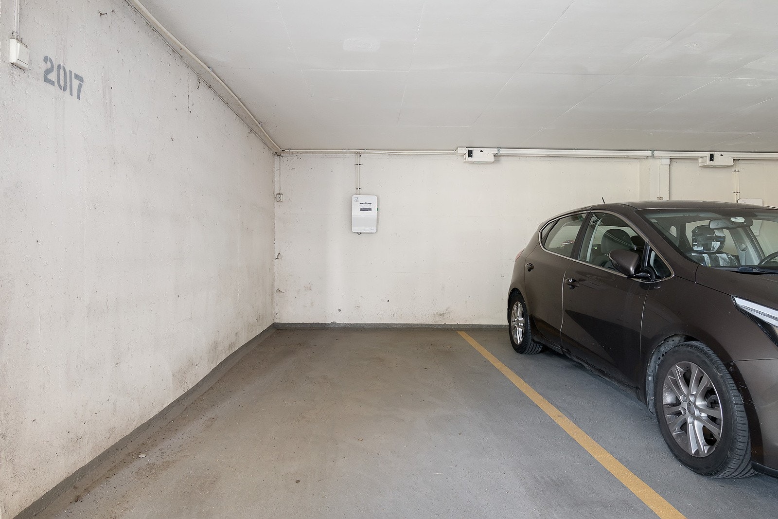 Egen biloppstillingsplass med el-billader i felles garasjeanlegg Galleribilde