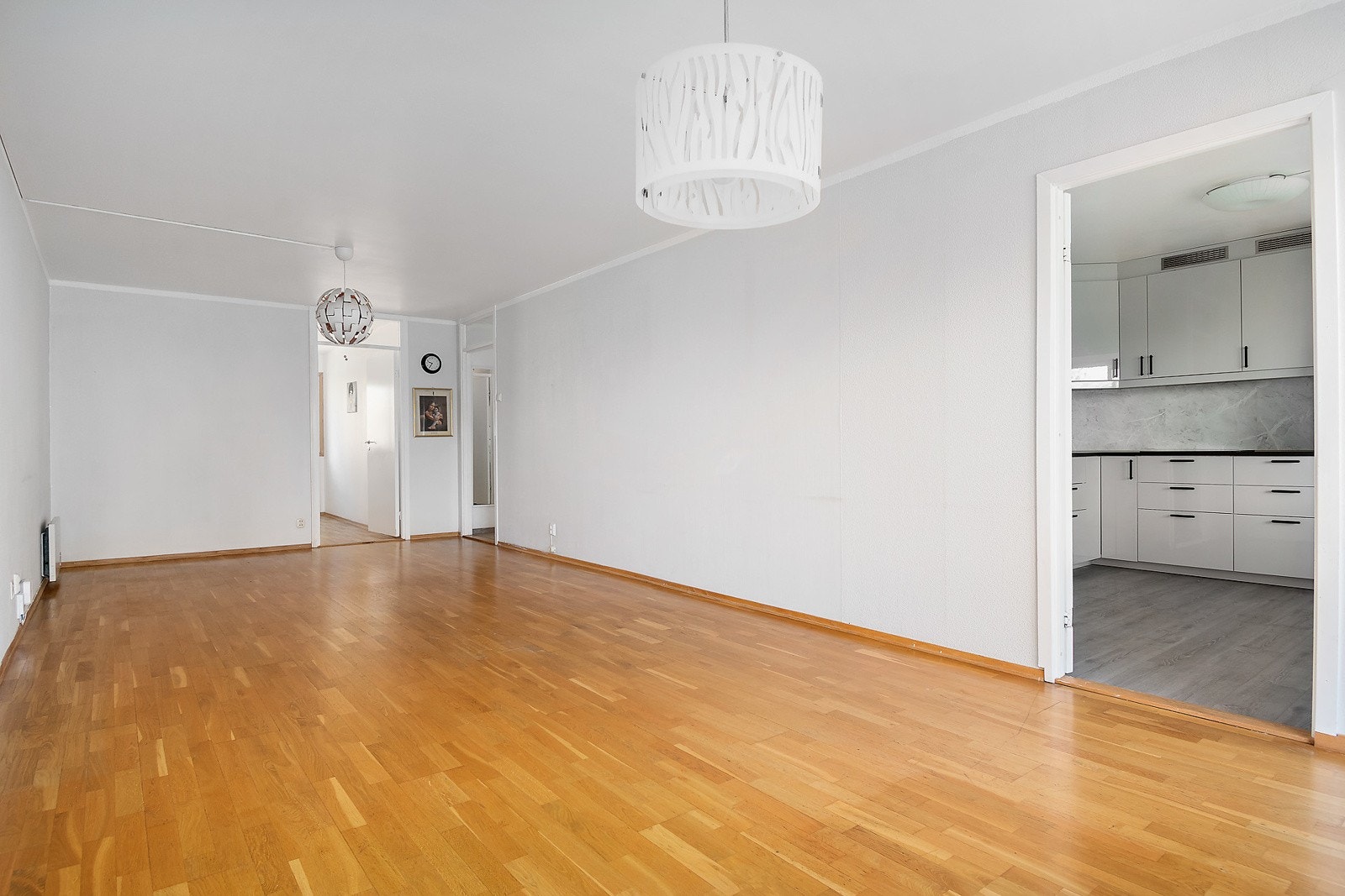 Gjennomgående leilighet med mange møbleringsmuligheter Galleribilde