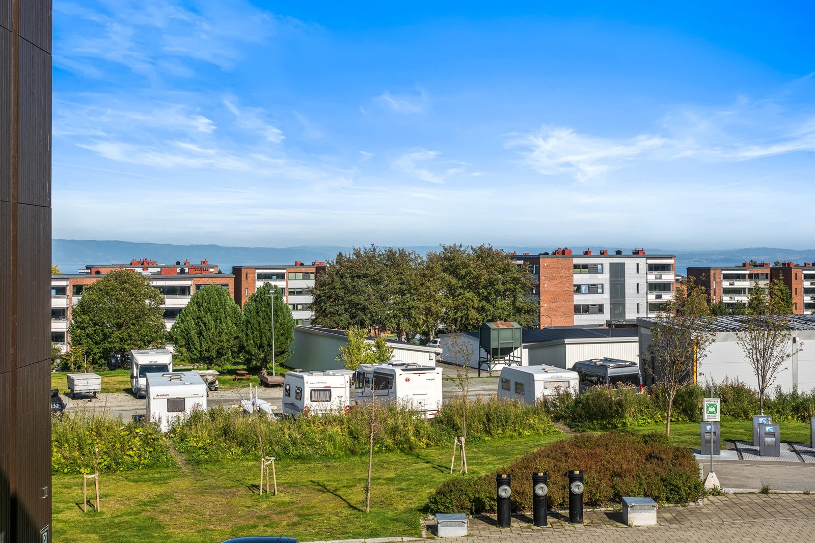 Fra vinduet på kjøkkenet har du fin utsikt Galleribilde