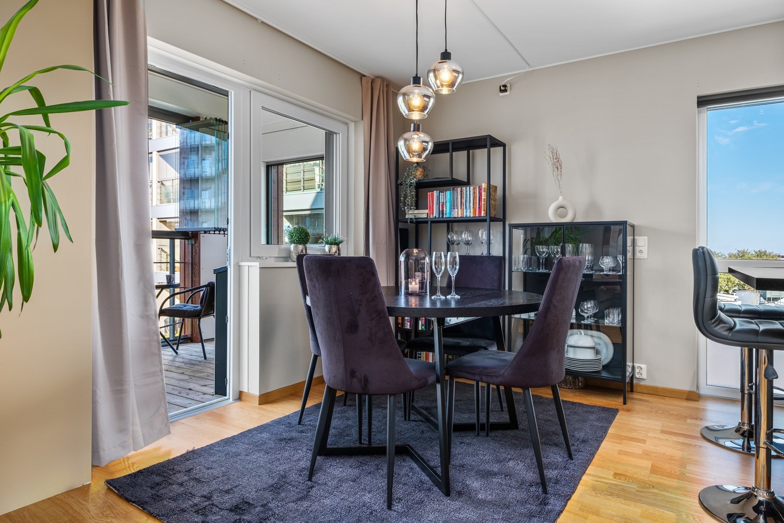 Her har du god plass til spisebord Galleribilde