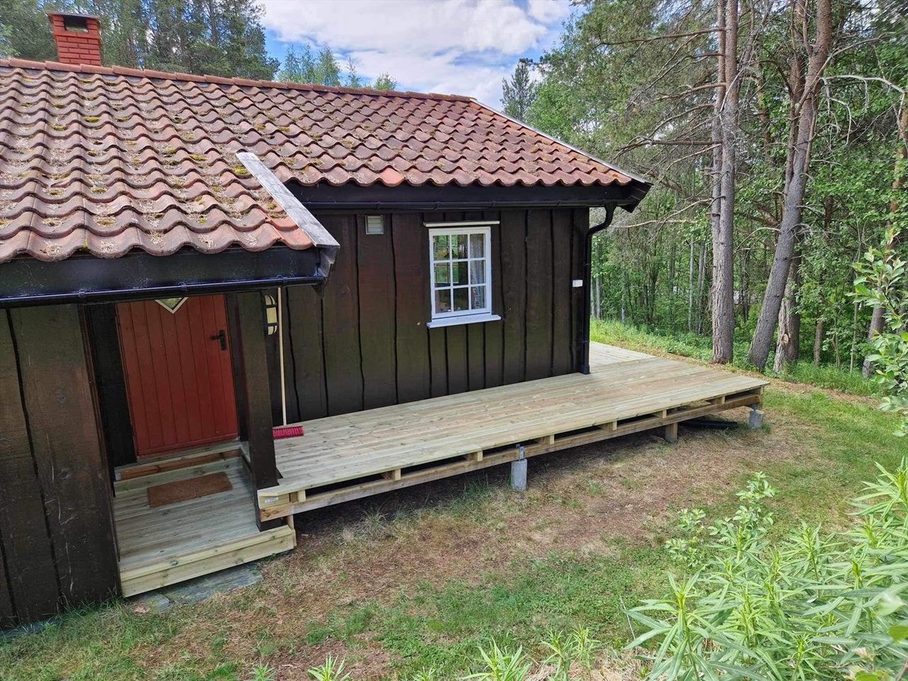 Selger har sommeren 2024 lagt nye toppbord på terrassen. Privatbilde Galleribilde