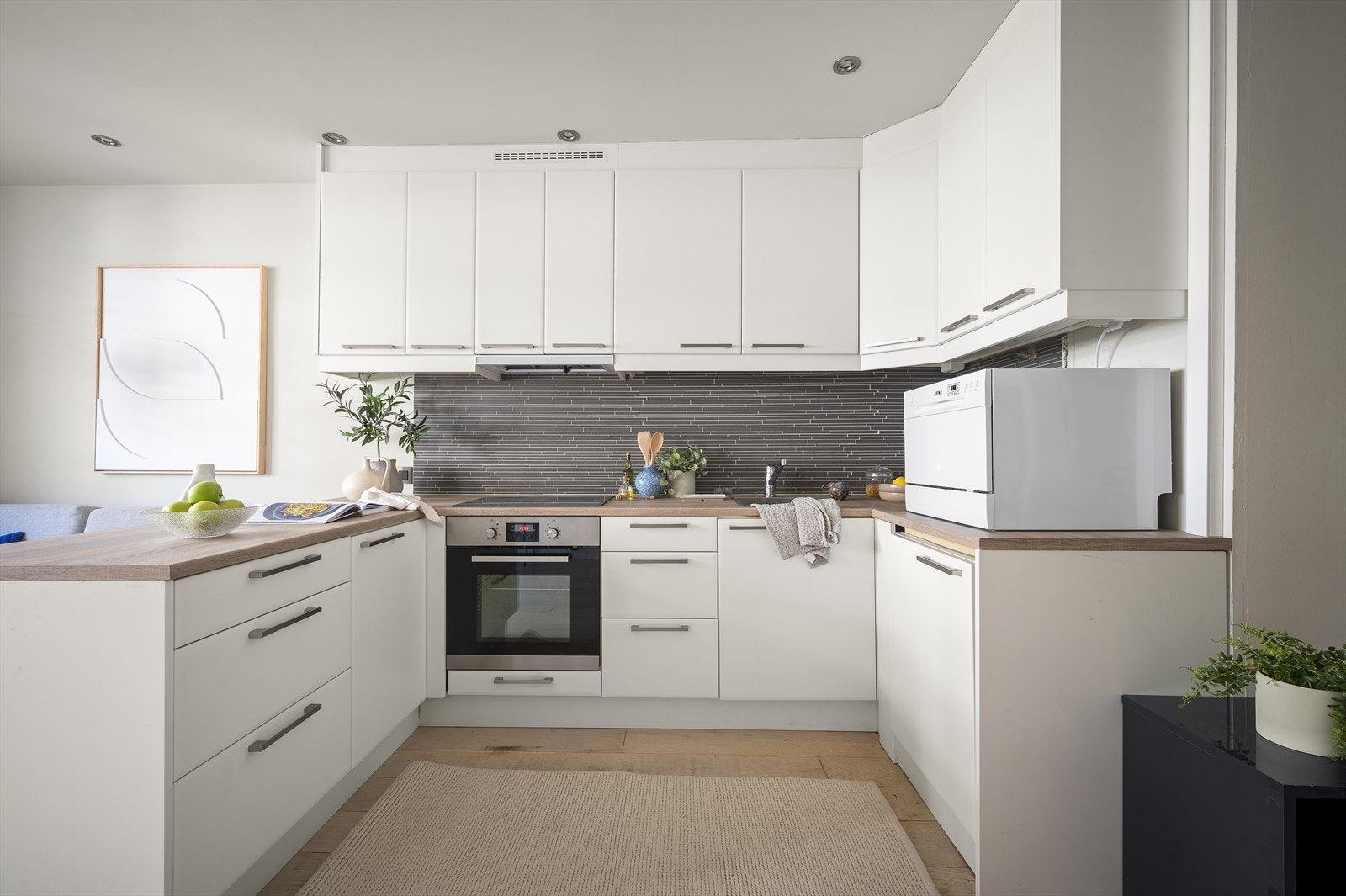 Boligen har en svært sentral beliggenhet på Marjostuen, med alt du trenger rett utenfor døren! Galleribilde