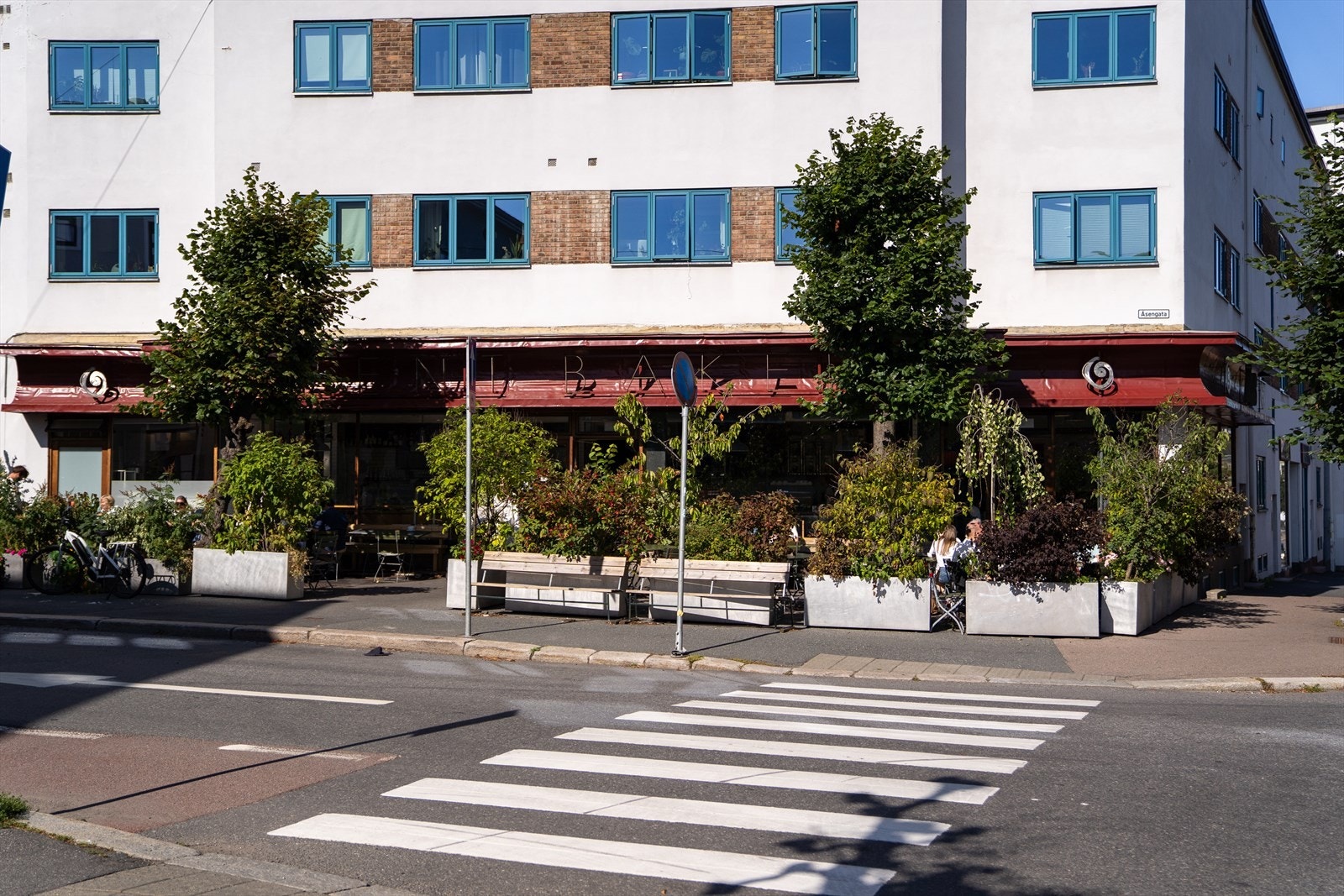 Det er også kort vei til kafeer som velkjente Åpent bakeri, Kaffebrenneriet og Strøm Larsen. Her har du alt du måtte trenge i hverdagen. Galleribilde