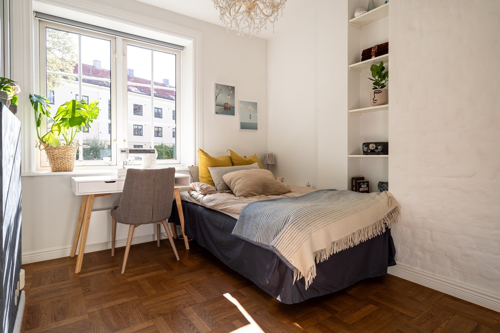 Det er gode muligheter for å innredet rommet med dobbeltseng og tilhørende møblement om ønskelig. Galleribilde