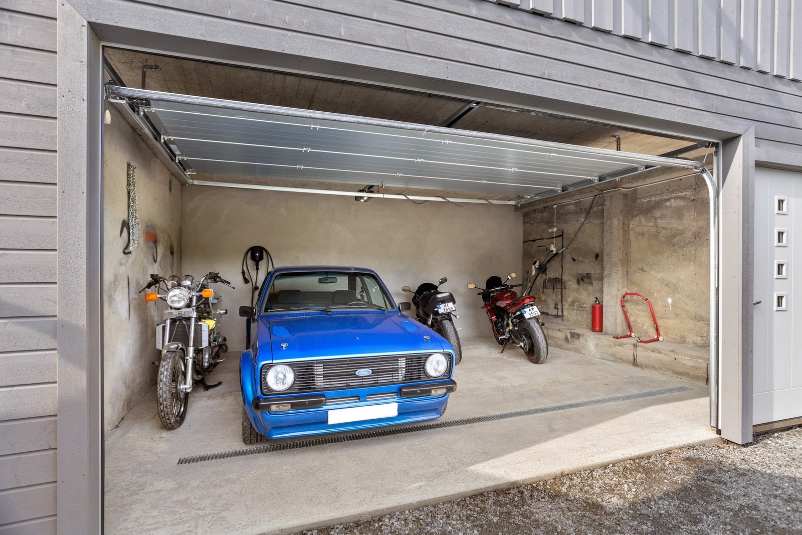 I 2023 ble det støpt gulv i to garasjer. Galleribilde