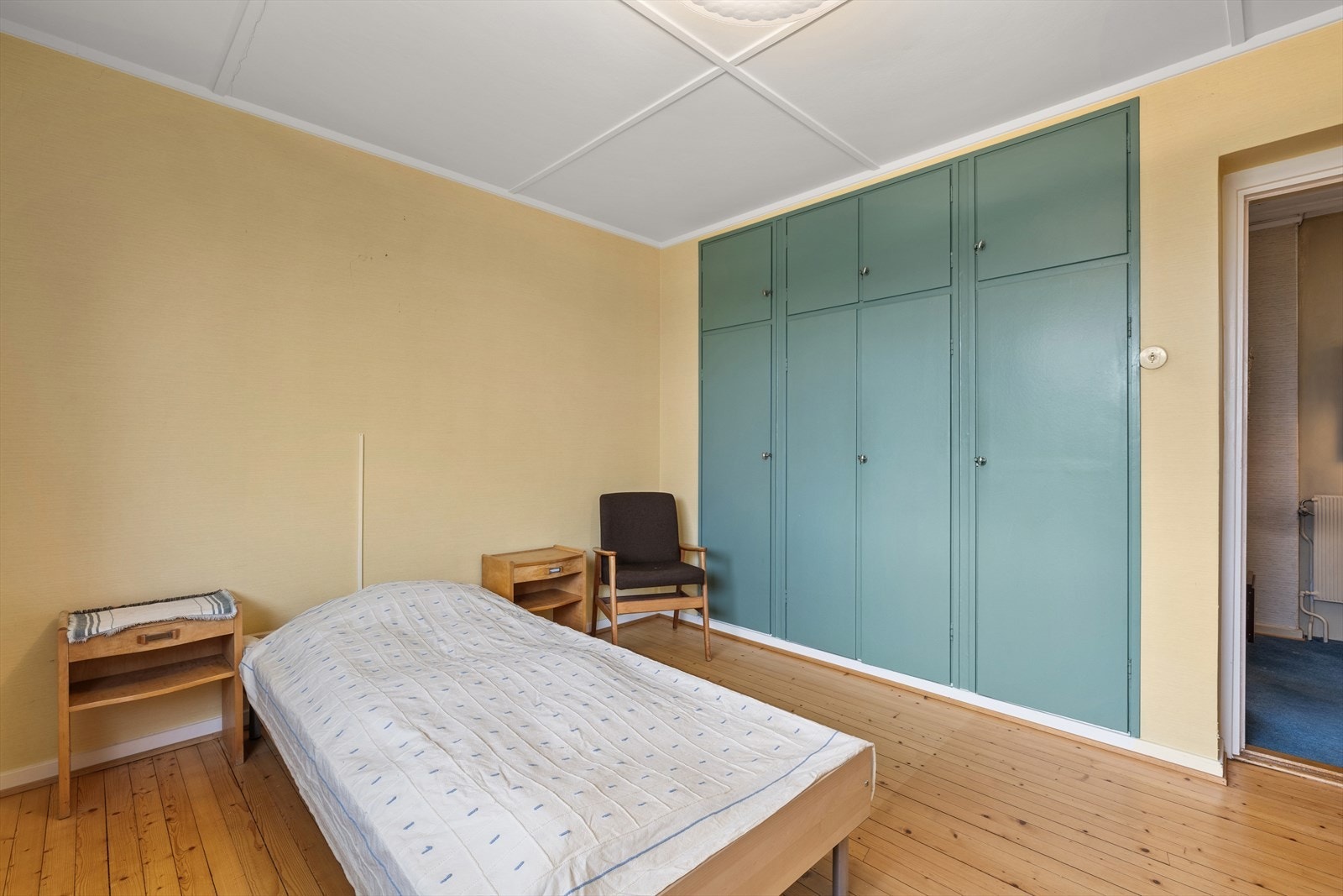 Stort og lyst soverom Galleribilde