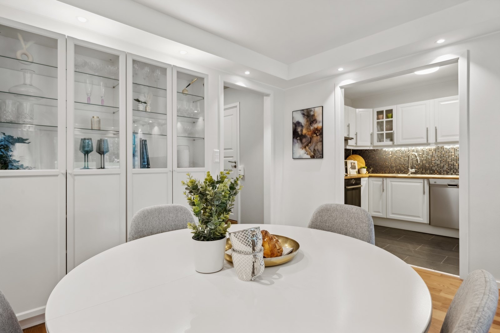 Her kan du invitere familie og venner til hyggelige lag. Galleribilde