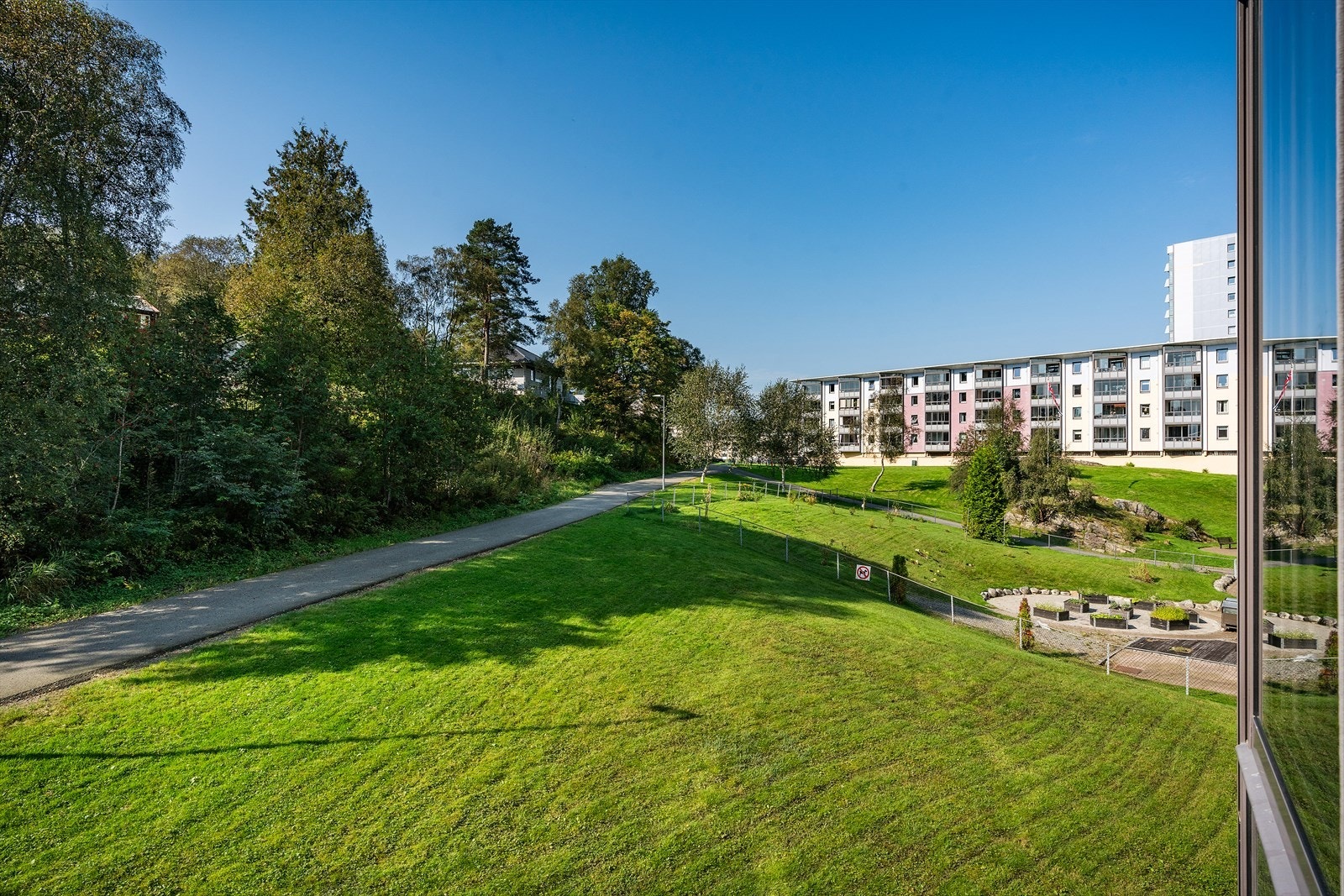 - Borettslaget er pent opparbeidet, og består av 549 andelsleiligheter og 2 tjenesteleiligheter - Galleribilde