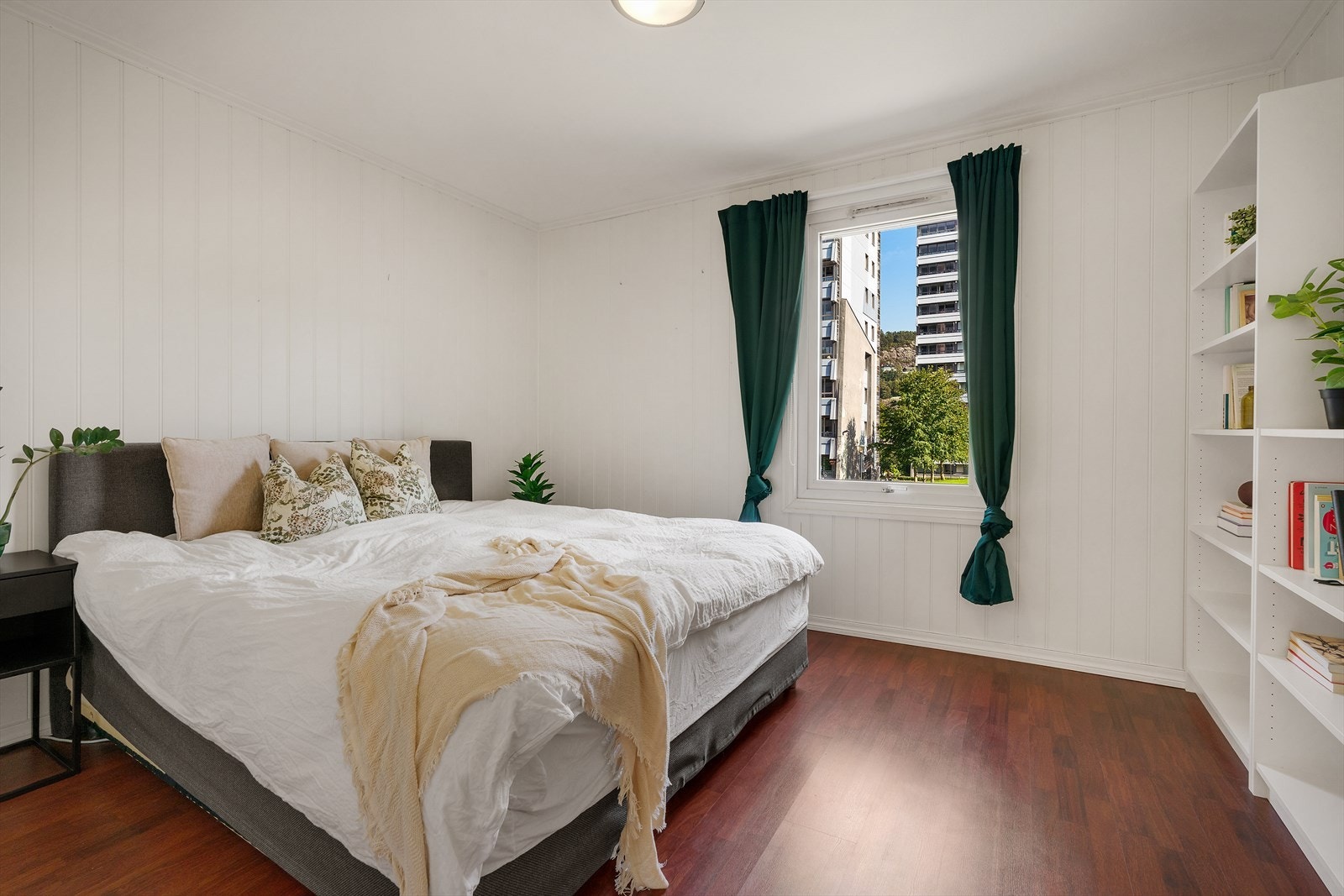 - Rikelig plass til stor dobbeltseng - Galleribilde