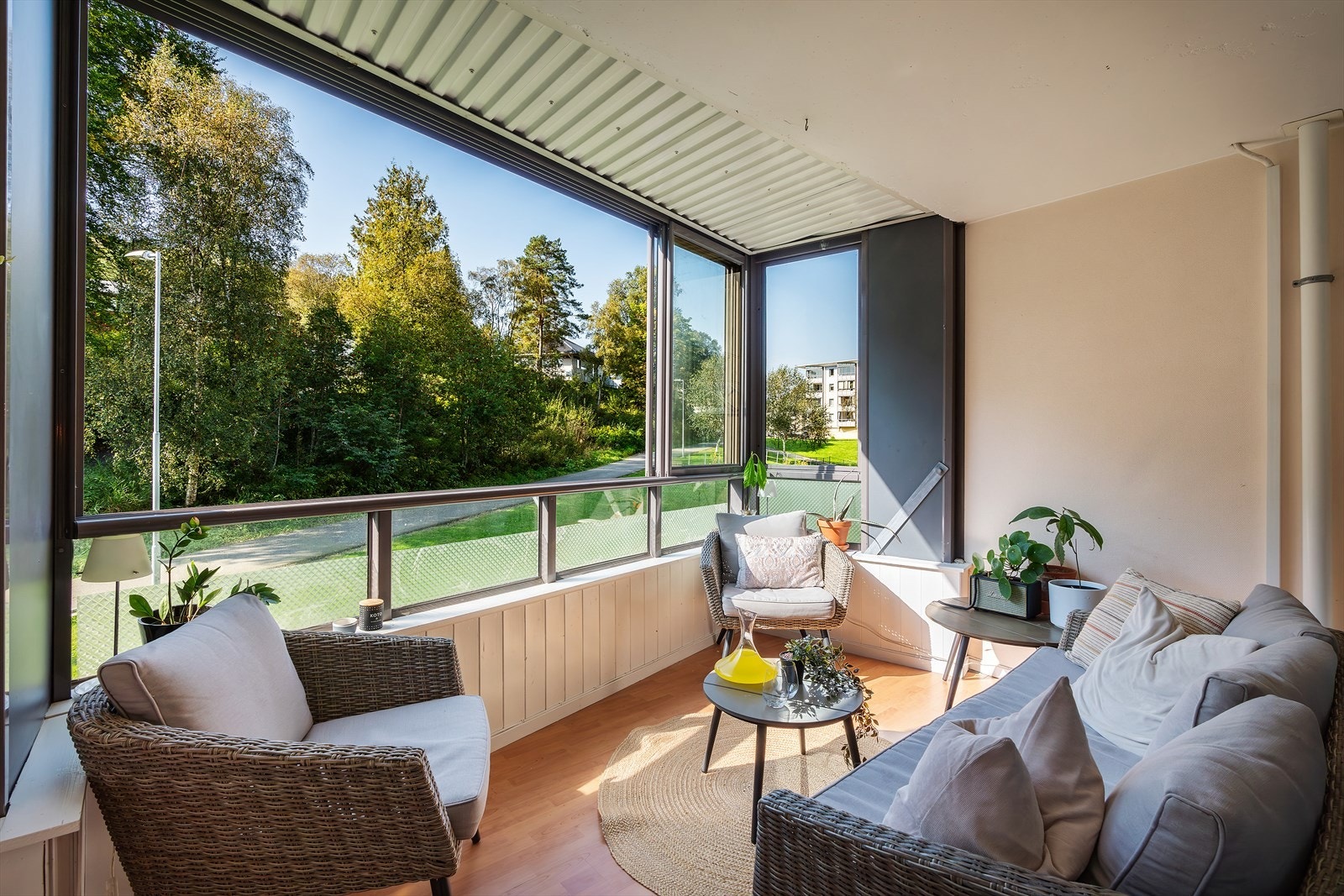 - En svært attraktiv 4-roms med nydelig innglasset balkong - Galleribilde