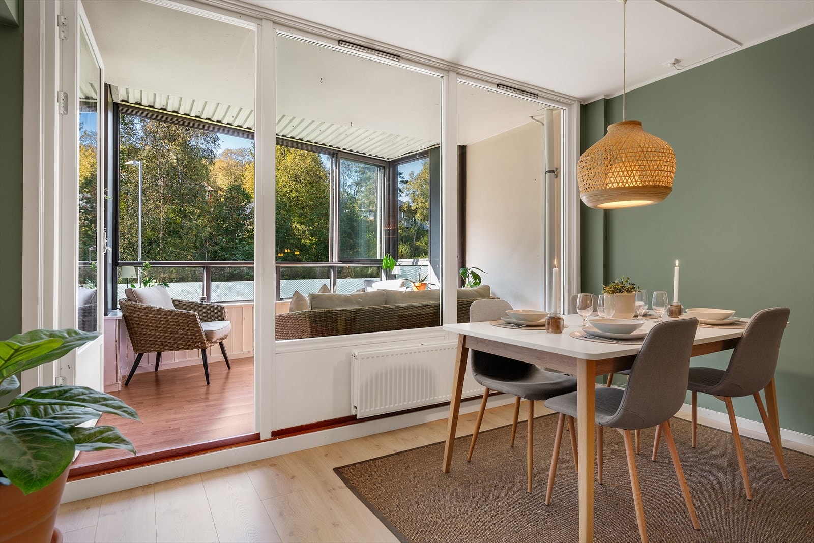 - Det er utgang til balkongen fra stuen - Galleribilde