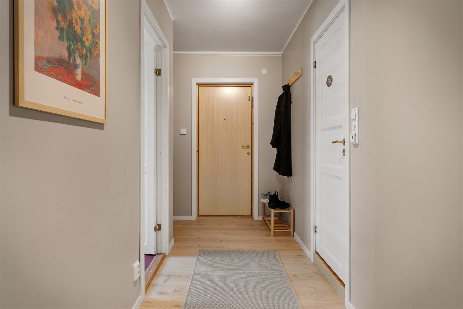 - Velkommen inn i en lys entré på 7,3 m² - Galleribilde