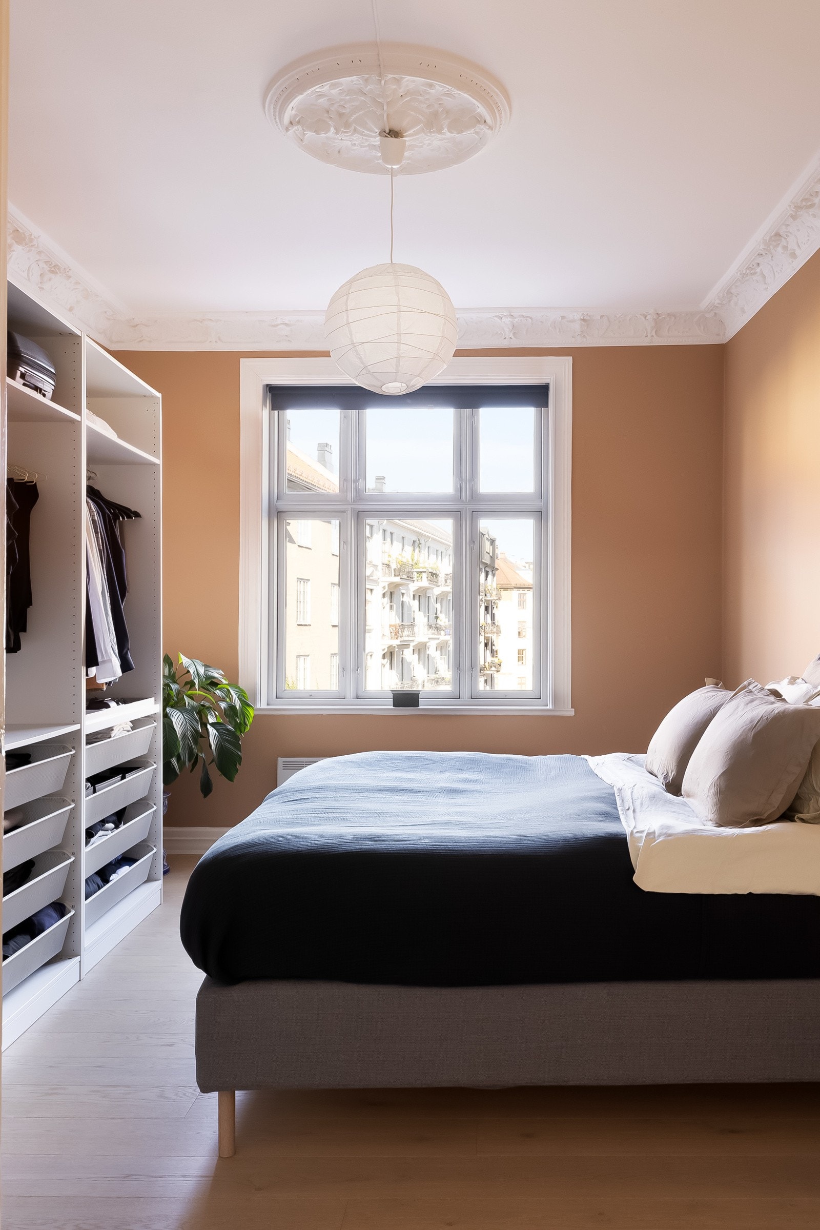 Hovedsoverommet har god plass til dobbeltseng og nattbord. Galleribilde