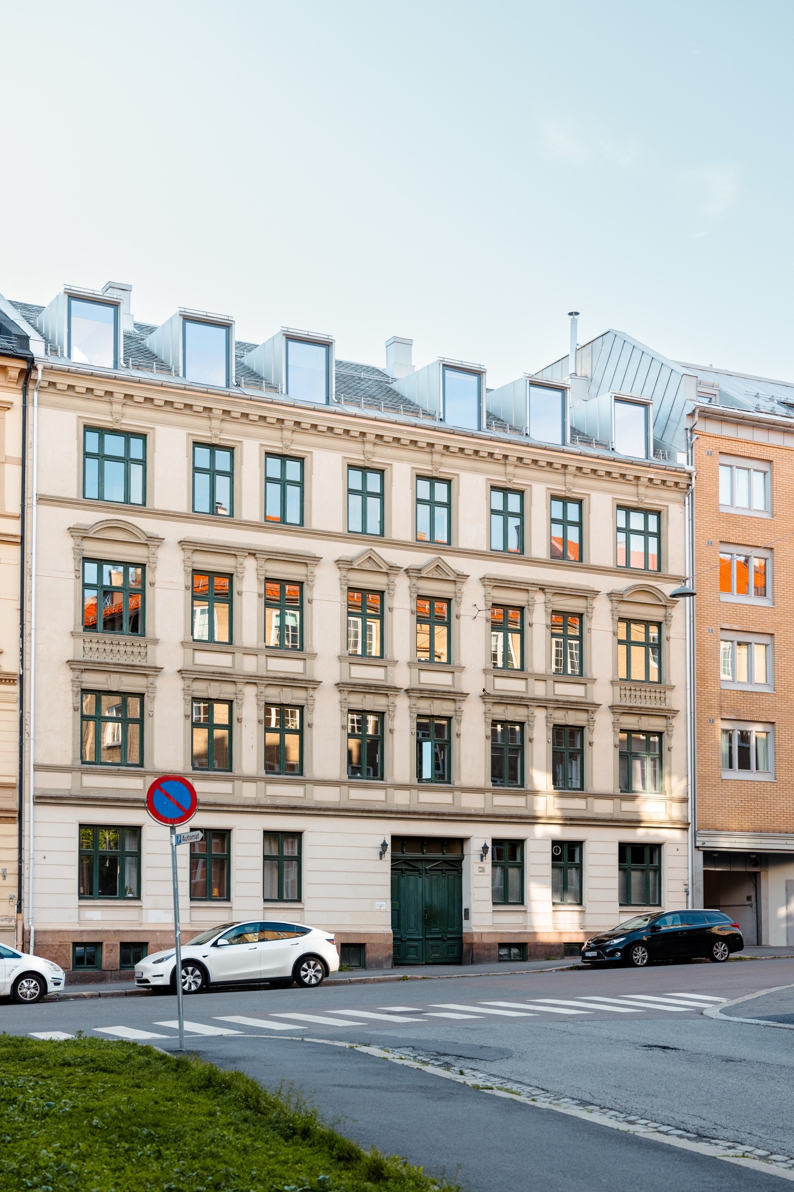 Leiligheten ligger i et populært område med gode kollektivforbindelser, alt av fasiliteter og servicetilbud. Galleribilde