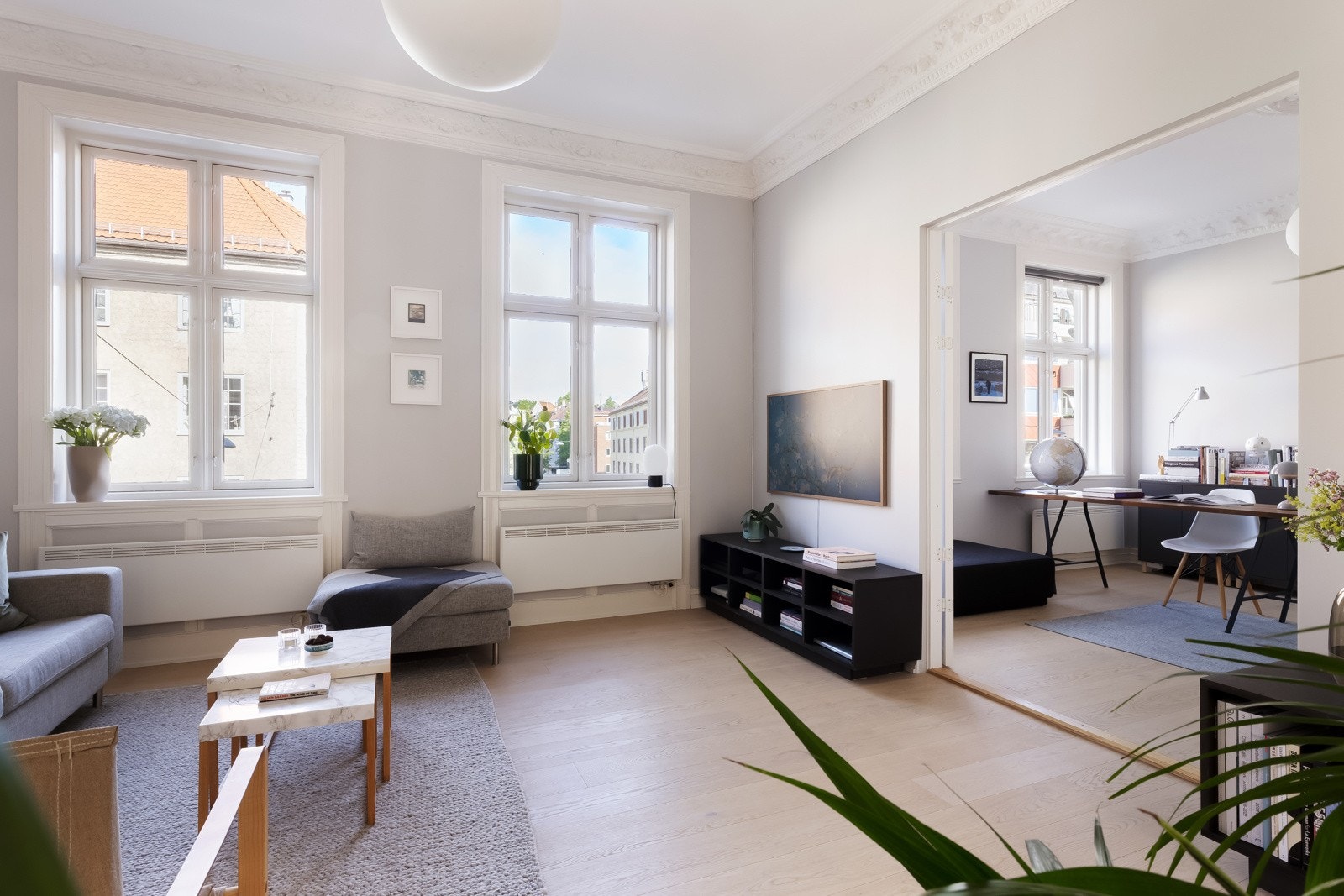 Leiligheten er vel gjennomført med tidløse overflater. Galleribilde