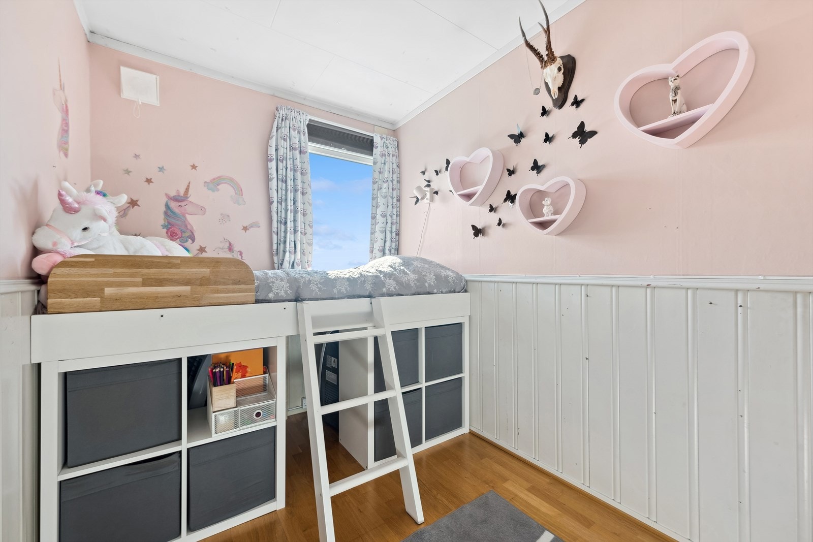 Plassbygd seng medfølger Galleribilde