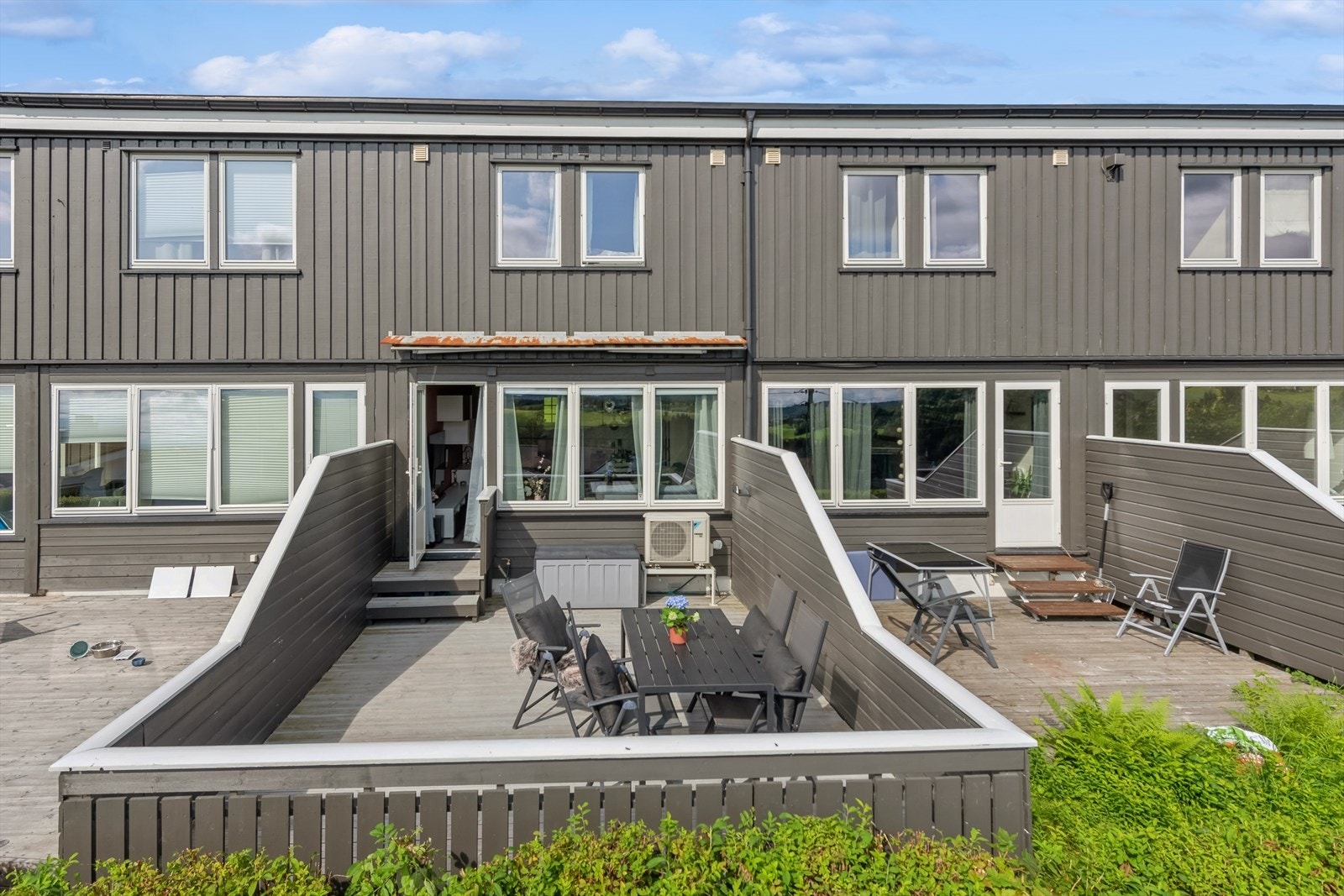 Rekkehuset har østvendt terrasse på ca. 31 m² Galleribilde