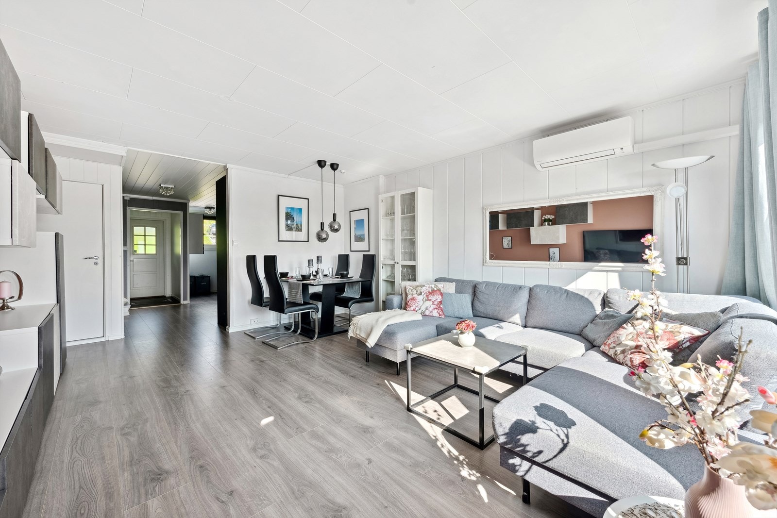 Stuen har også pipeløp (bak ved spisestuen) Galleribilde