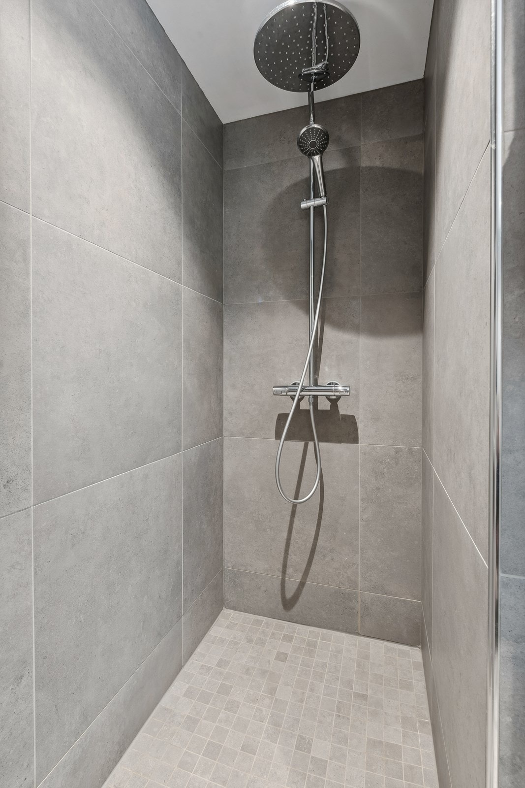 Romslig dusj Galleribilde