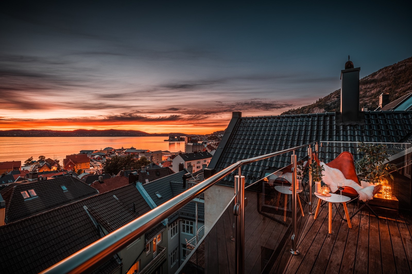 Her nytes sol fra rundt kl. 11 til den stuper i havgapet - Det gir solnedganger som kan ta pusten fra deg Galleribilde