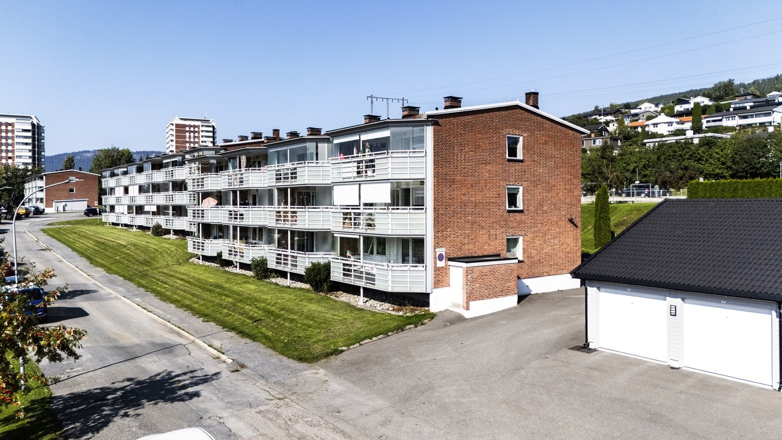 Fra leiligheten er det kort gangavstand til et utvalg av butikker og servicetilbud. Galleribilde