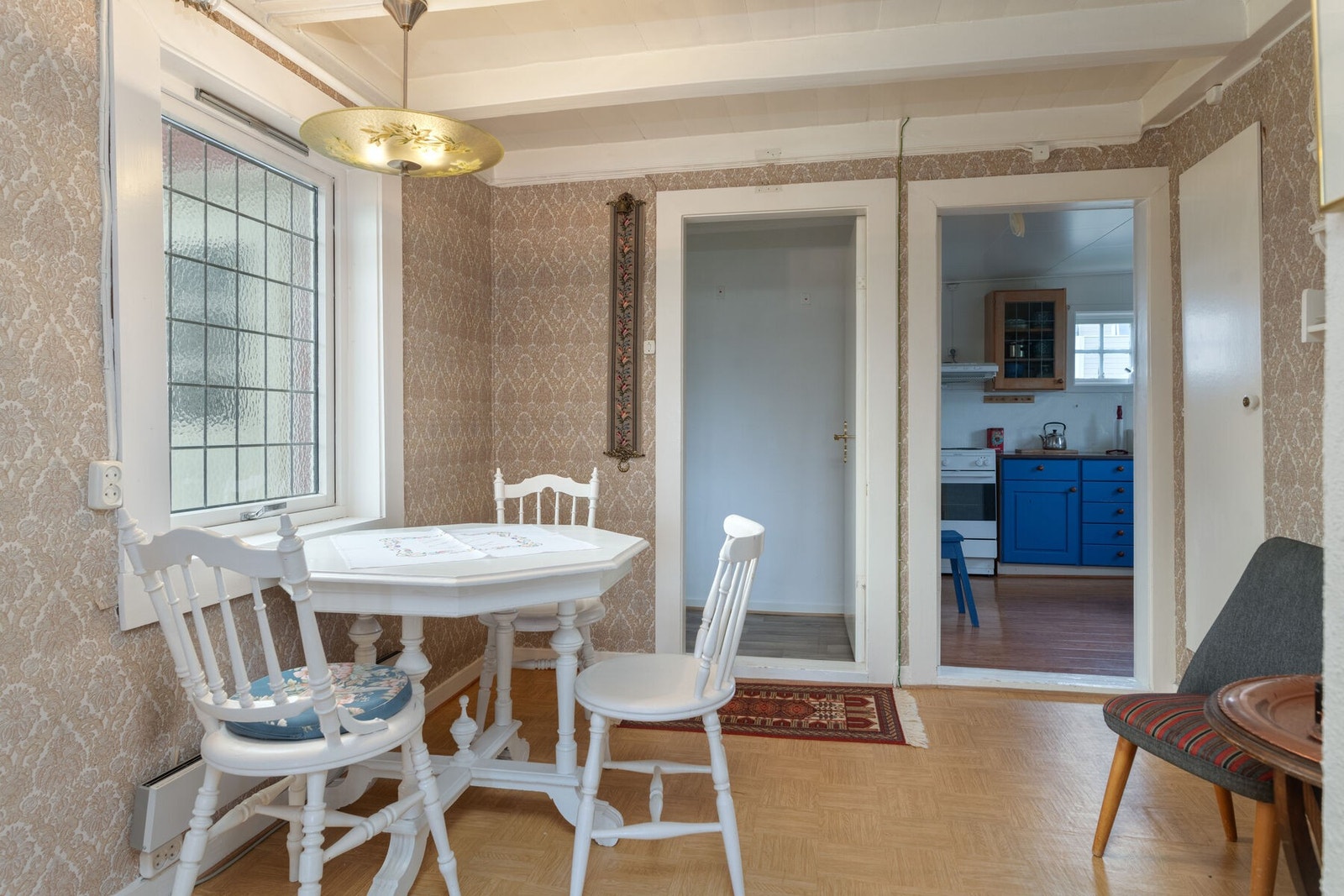 Gangen leder videre inn til stuen. Galleribilde